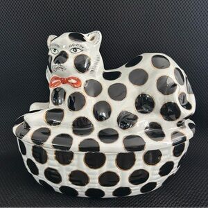 Rare! Chinese Import Blk/wht Cat Box Is 8”
